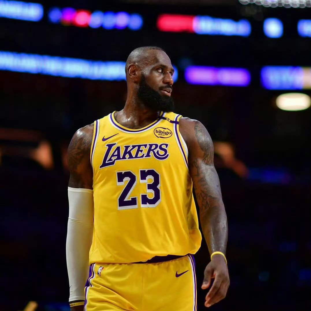 PG在线网站-湖人球员詹姆斯伤愈复出，期待再现神勇表现