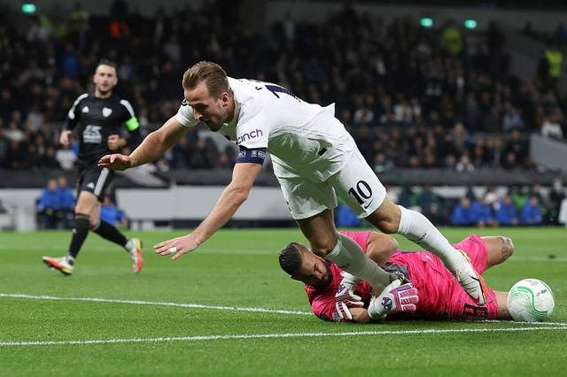 PG游戏官网登录入口-西班牙碾压曼城,穆勒完成帽子戏法